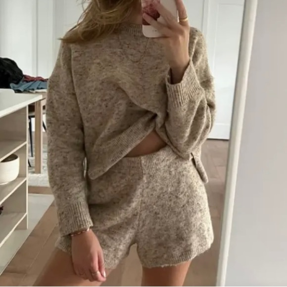 ✨SOLD✨Shorts & sweater set - Picture 4 of 4